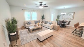 Smart TV - Tiger Tracks Townhome Stay in Baton Rouge - BC1009 (Baton Rouge)