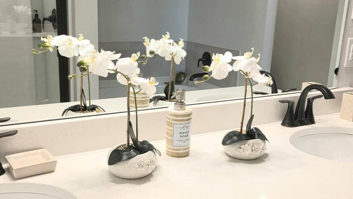 Hair dryer, towels