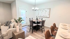 Dining - Tiger Tracks Townhome Stay in Baton Rouge - BC1009 (Baton Rouge)