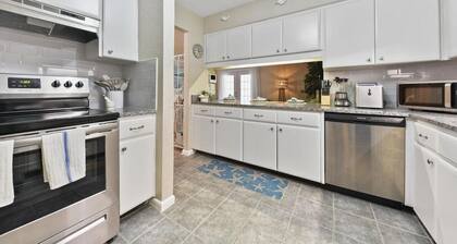 Seashell Retreat/Stylish & Spacious/1 Blk to Beach