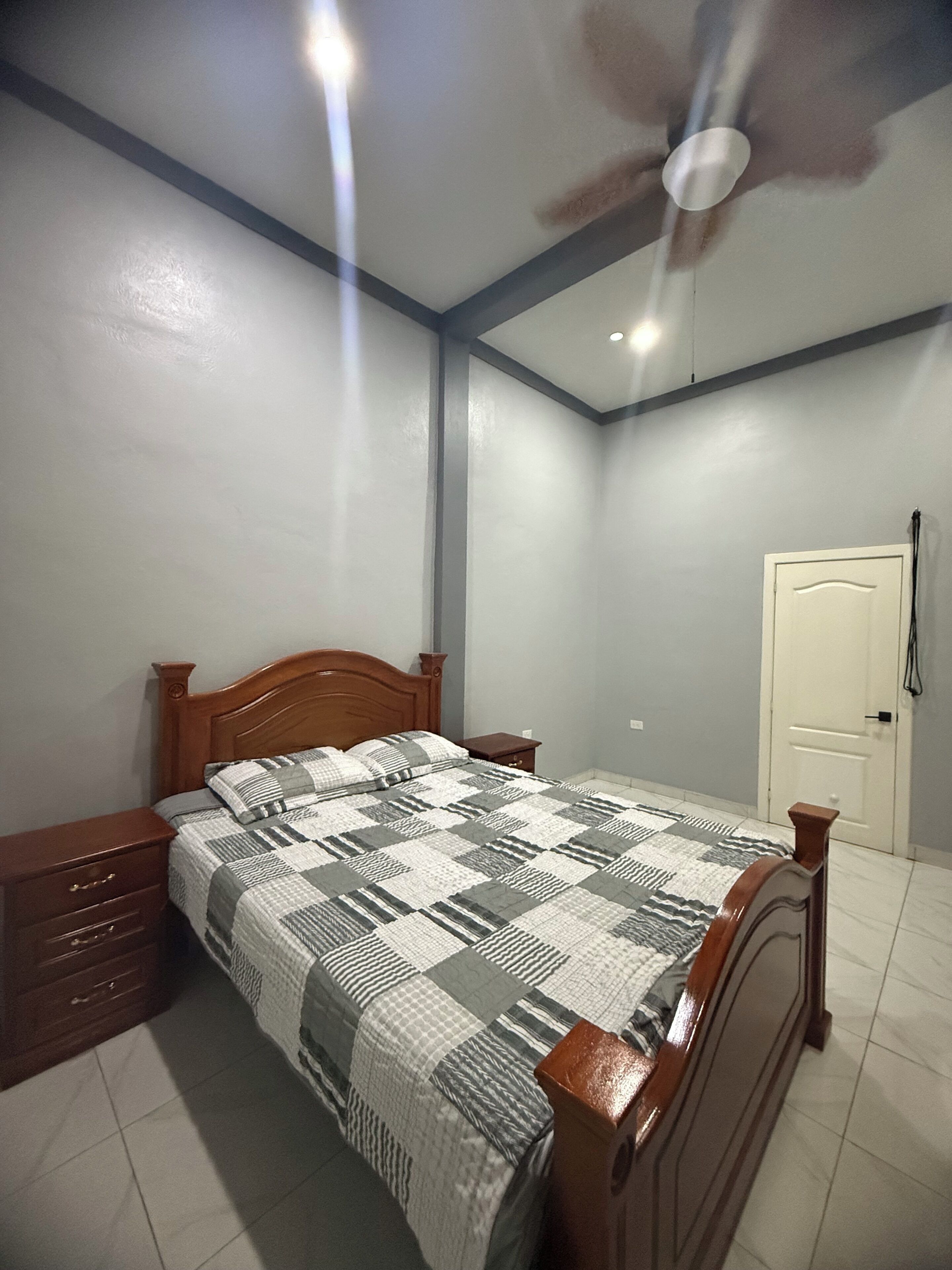 4 habitaciones, tabla de planchar con plancha y wifi gratis 