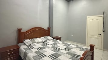 4 habitaciones, tabla de planchar con plancha y wifi gratis