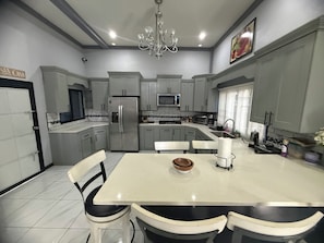Coffee/tea maker, fridge, microwave, stovetop