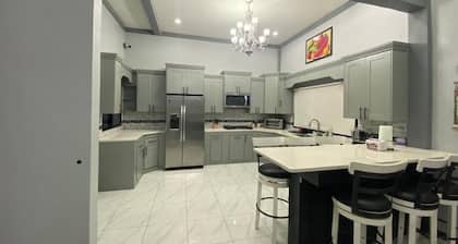 Reyes Casa Jardin San Miguel El Salvador