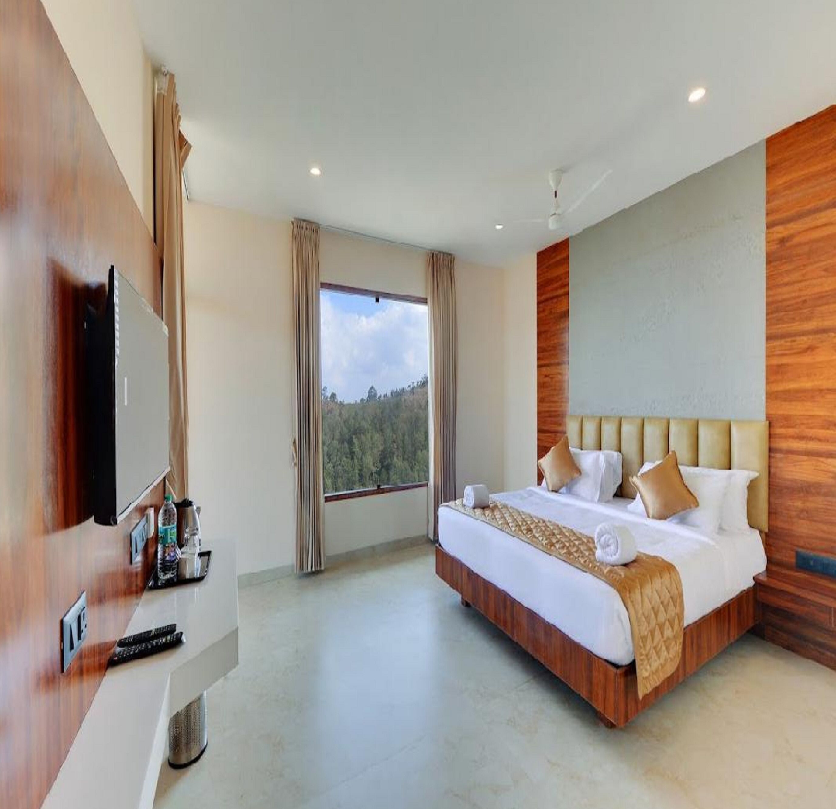 Villa | Hypo-allergenic bedding, desk, free WiFi, bed sheets