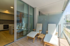 Interior - GuestHost - Genoa Waterfront Modern Suite x2 (Genova)