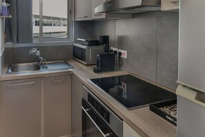 冰箱、微波炉、烤箱、炉灶