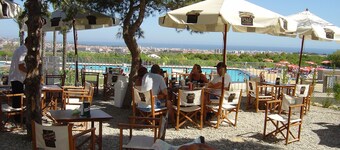 Good standard furnished chalet on nice park