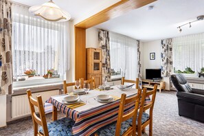 Dining - Apartment 'Ferienwohnung Typ B' with Balcony and Wi-Fi (Willingen (Upland))