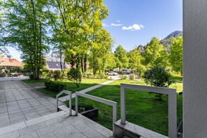 المنطقة المحيطة بالمنشأة