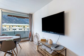 Dining - Apartment 'The View 2' with Mountain View, Balcony and Wi-Fi (Bad Reichenhall)