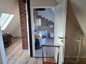 Interior - Apartment 'Maisonette-wohnung In Gladbeck' with Shared Pool, Shared Garden and Wi-Fi (Gladbeck)