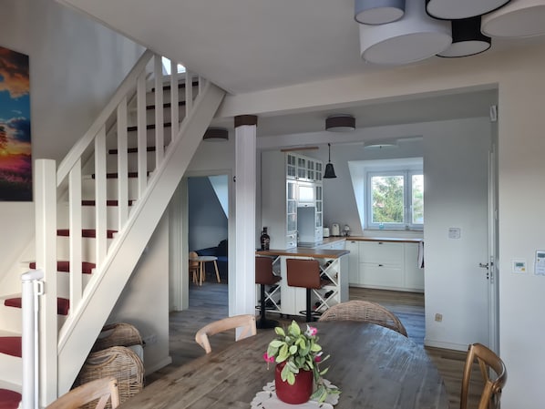 Dining - Apartment 'Maisonette-wohnung In Gladbeck' with Shared Pool, Shared Garden and Wi-Fi (Gladbeck)