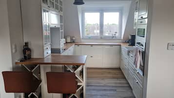 Refrigerador, microondas, horno y lavavajillas