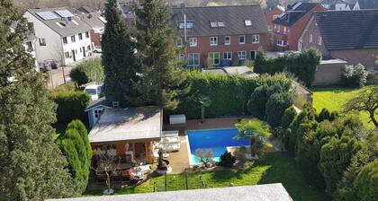 Ferienwohnung 'Maisonette-Wohnung In Gladbeck' mit Gemeinschaftspool, Gemeinschaftsgarten und Wi-Fi