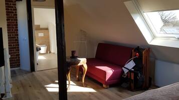 3 bedrooms, desk, iron/ironing board, free WiFi