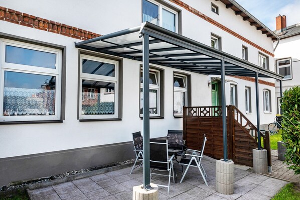 Terrace/patio - Apartment 'Ferienwohung In Orange' with Shared Terrace and Wi-Fi (Barth)