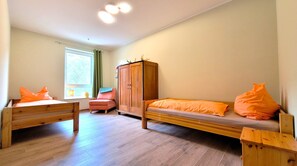 2 bedrooms, free WiFi, bed sheets, wheelchair access