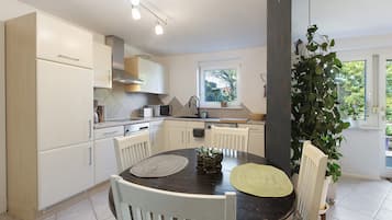 Køleskab, mikrobølgeovn, ovn, kogeplade