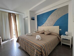 Vulcano | In-room safe, desk, laptop workspace, blackout curtains - Appartamenti il Ventaglio (Lipari)