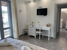 Filicudi e Alicudi | In-room safe, desk, laptop workspace, blackout drapes