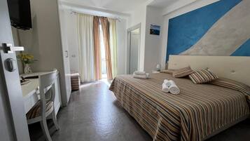 2 bedrooms, in-room safe, desk, laptop workspace