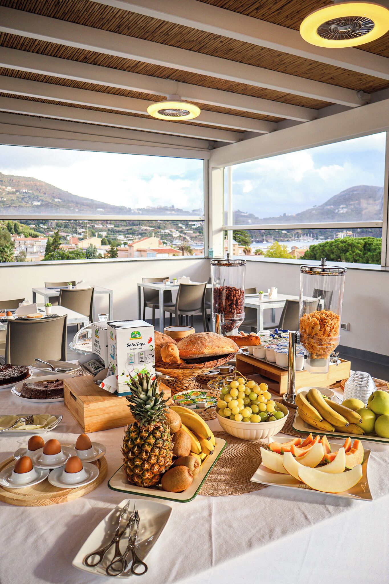 Café da manhã com buffet todos os dias (EUR 10 por pessoa) 