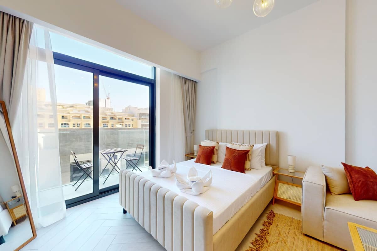 Apartment, 1 Bedroom, Pool Access | 3 bedrooms, bed sheets