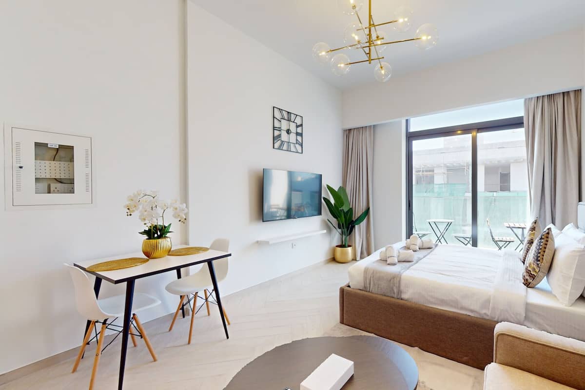Apartment, 1 Bedroom, Pool Access | 3 bedrooms, bed sheets