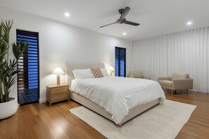 Bügeleisen/Bügelbrett, Reisekinderbett, kostenloses WLAN, Bettwäsche