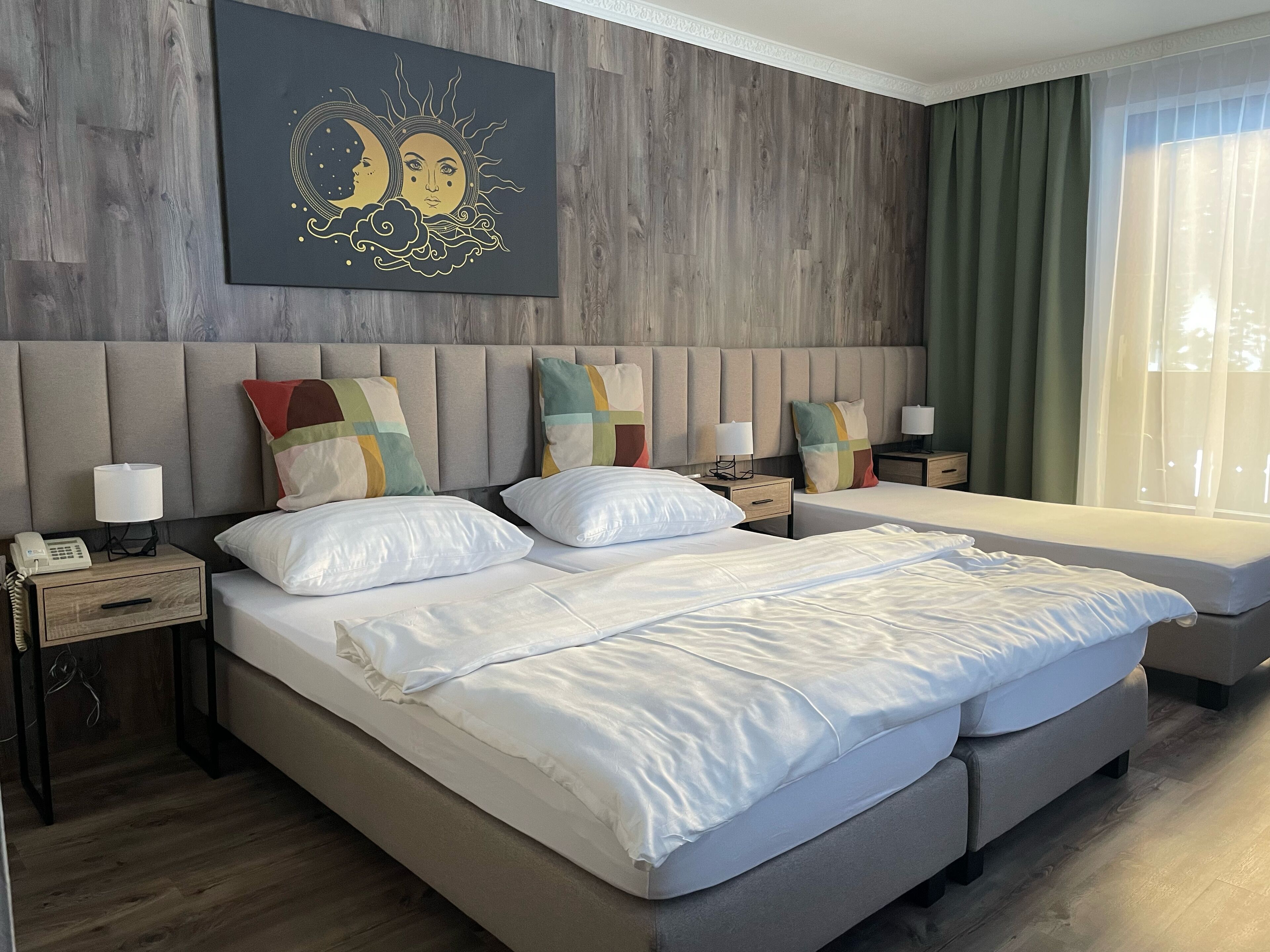 Triple room | Skrivebord, wi-fi (inkludert) og sengetøy