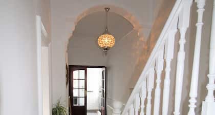 Sleeps 9 - Large Period Property -beautiful Refurb