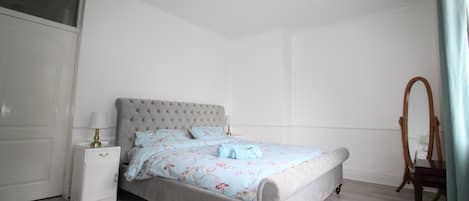 House | 2 bedrooms, iron/ironing board, free WiFi, bed sheets
