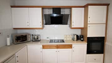 House | Private kitchen | Fridge, microwave, oven, stovetop