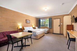 Soundproofing, iron/ironing board, free WiFi, bed sheets - SureStay by Best Western New Inn Richmond (Richmond)