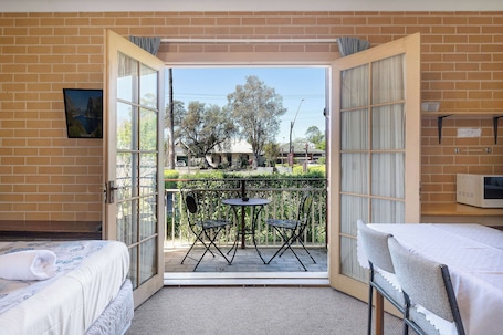 Deluxe-Zimmer, Mehrere Betten, Nichtraucher, Balkon | Zimmerausstattung. SureStay by Best Western New Inn Richmond
