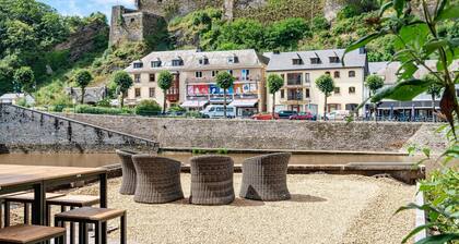 Villa Steps from Castle