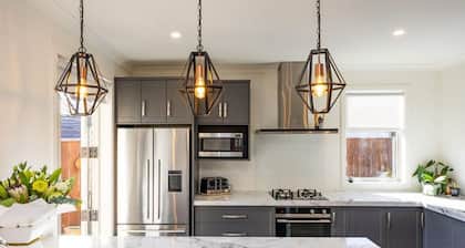 Modern, Cozy and Spacious Home near City Centre