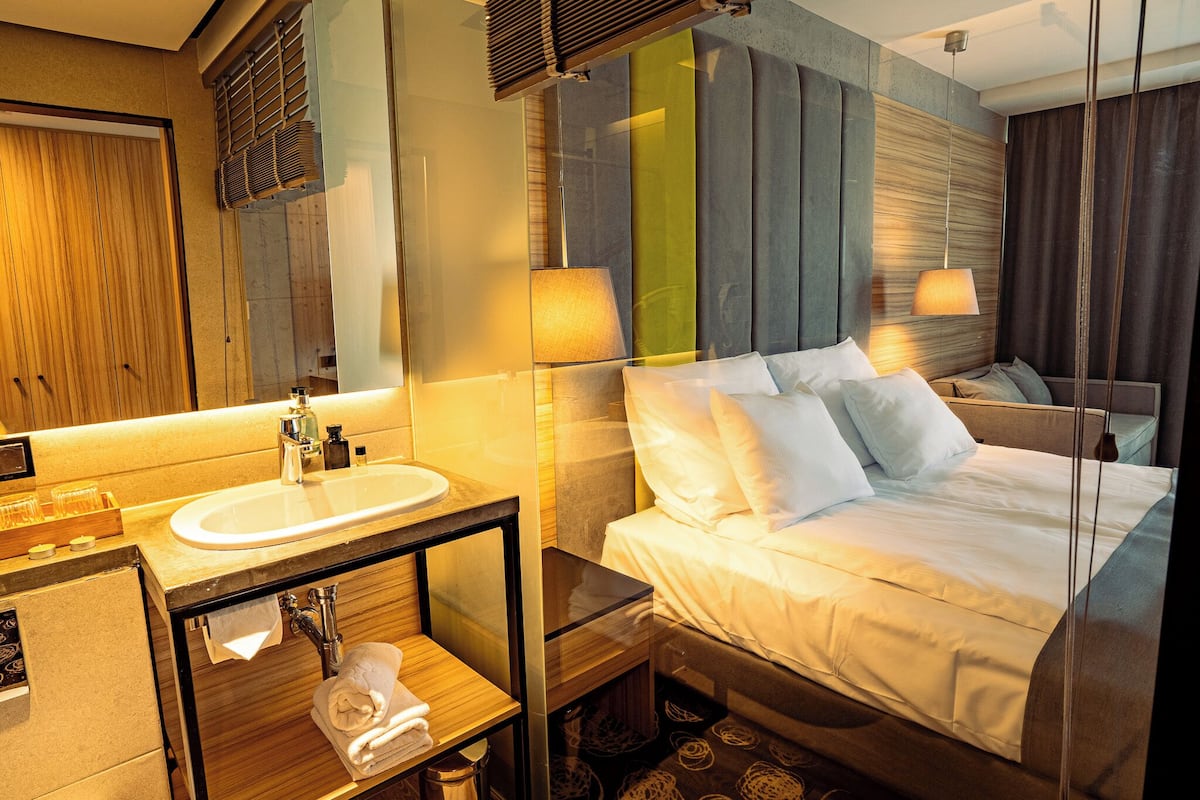 In-room safe, desk, laptop workspace, blackout drapes