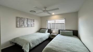 4 bedrooms, iron/ironing board, free WiFi, bed sheets