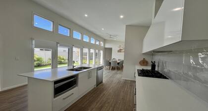 Marina View - Your dream holiday retreat in Pelican Waters