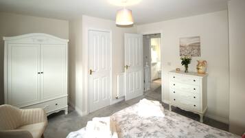 House | 2 bedrooms, iron/ironing board, free WiFi, bed sheets