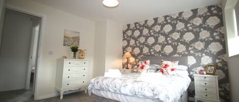 House | 2 bedrooms, iron/ironing board, free WiFi, bed sheets