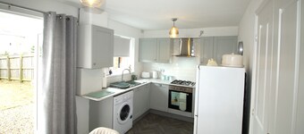 2 Bed House - Large Garden - Fully Refurbished