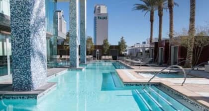 Studios With Gorgeous Views Of The Strip!
