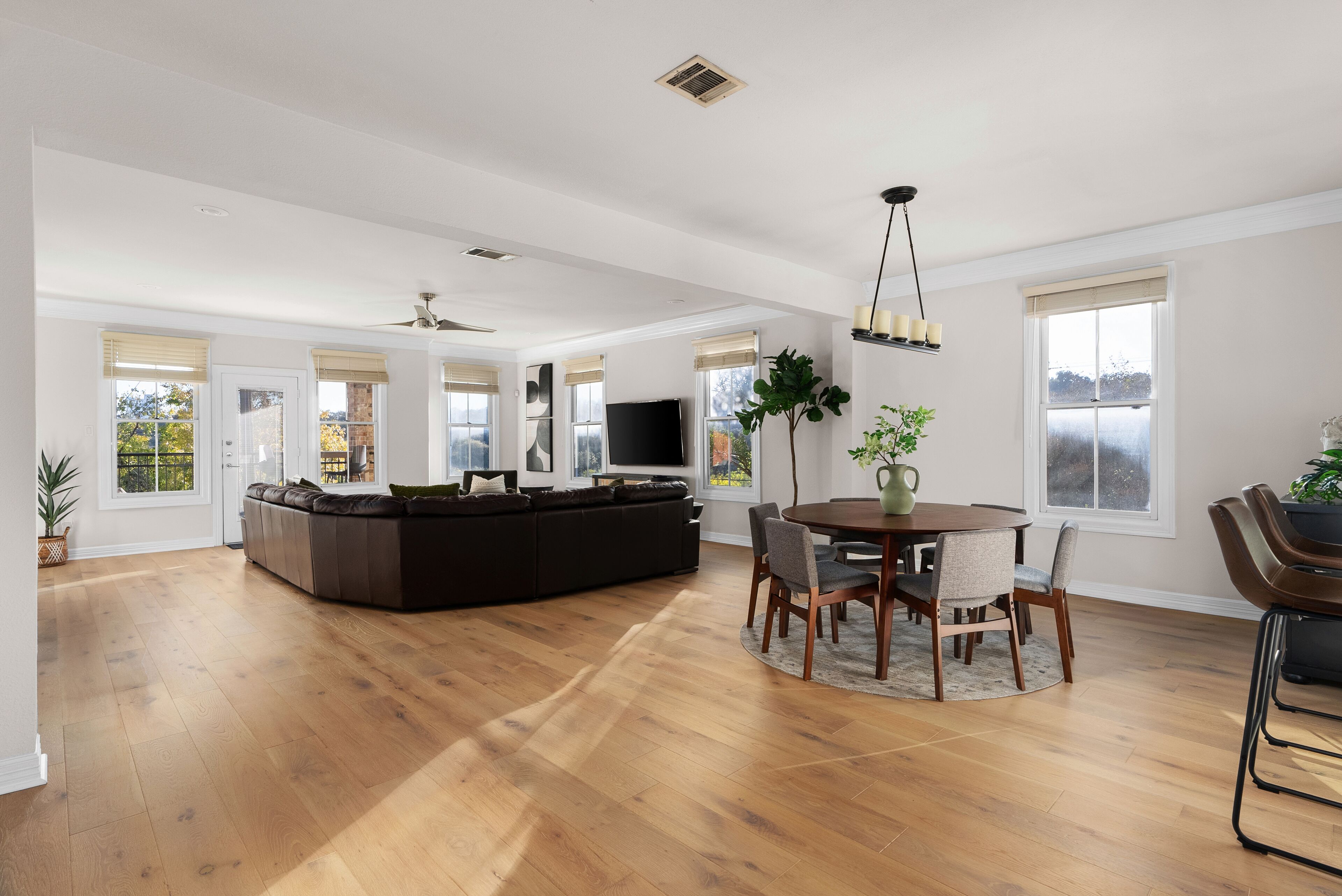 House | In-room dining