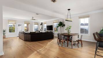 House | In-room dining