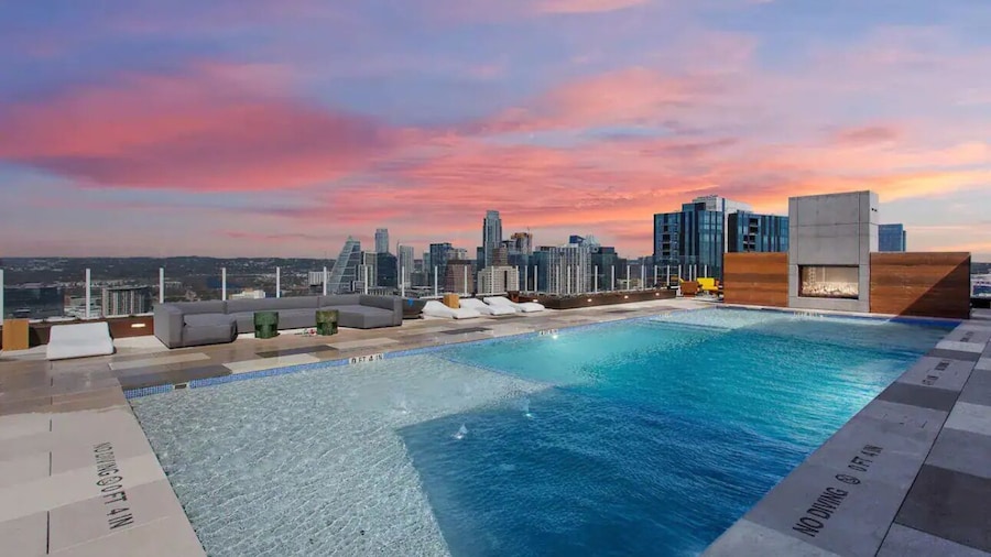 Brand New Rainey Street Condo W/ City And Lake View