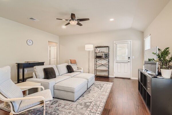Serene 3 Br Retreat Near East Austin - Cedar Creek, TX