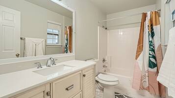 Apartment, 4 Bedrooms (215746) | Bathroom